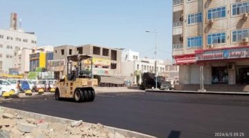 تواصل أعمال الصيانة في هذه الطرق في العاصمة عدن