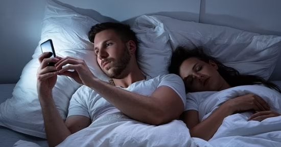 تكنولوجيا  – دراسة: استخدام وسائل التواصل قبل النوم يزيد من احتمالية رؤية كوابيس مرعبة