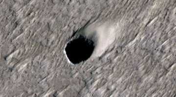تكنولوجيا  – حفرة على المريخ تساعد فى استكشاف الكوكب الأحمر