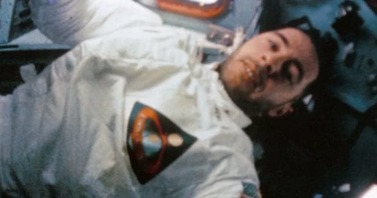 تكنولوجيا  – وفاة بيل أندرس رائد فضاء أبولو 8 فى حادث تحطم طائرة.. صاحب صورة شروق الأرض