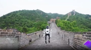 تكنولوجيا  – أول روبوت يشبه الإنسان يتسلق سور الصين العظيم
