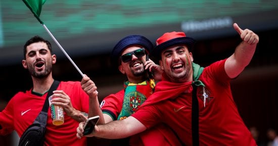 رياضة – البرتغال ضد التشيك.. الجماهير تشعل أجواء اللقاء قبل قمة يورو 2024 “فيديو”