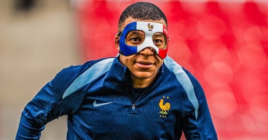 رياضة – مبابى يظهر بقناع يحمل ألوان علم فرنسا قبل قمة هولندا في يورو 2024