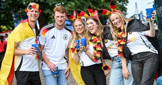 رياضة – جماهير ألمانيا وسويسرا تحتشد قبل موقعة يورو 2024.. صور