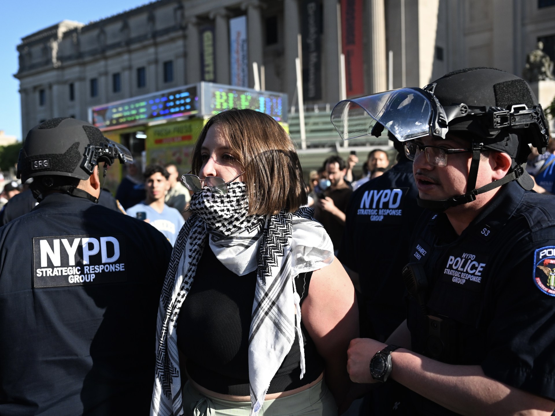 شرطة نيويورك تعتقل نشطاء خلال مظاهرة رافضة للعدوان على غزة | أخبار – البوكس نيوز