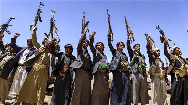 كيف تنقل إيران الأسلحة للحوثيين لمهاجمة السفن