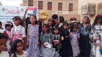 انتقالي شبام يقيم فعالية العيد للأطفال ويوزع الهدايا