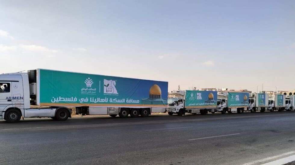 مصر تدفع بـ350 شاحنة نحو غزة