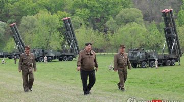 زعيم كوريا الشمالية يشرف على تدريبات تحاكي شن هجمات استباقية