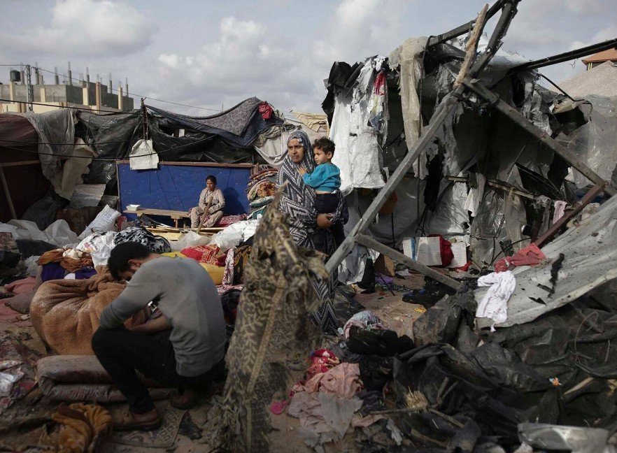 استشهاد 27 فلسطينياً في هجوم إسرائيلي على مدرسة في وسط قطاع غزة