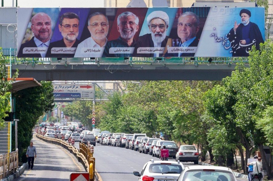 الرئاسة في إيران تحسم في جولة ثانية بين بزشكيان وجليلي