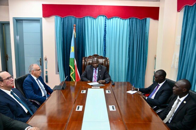 وزير الري يلتقي النائب الأول لرئيس جمهورية جنوب السودان