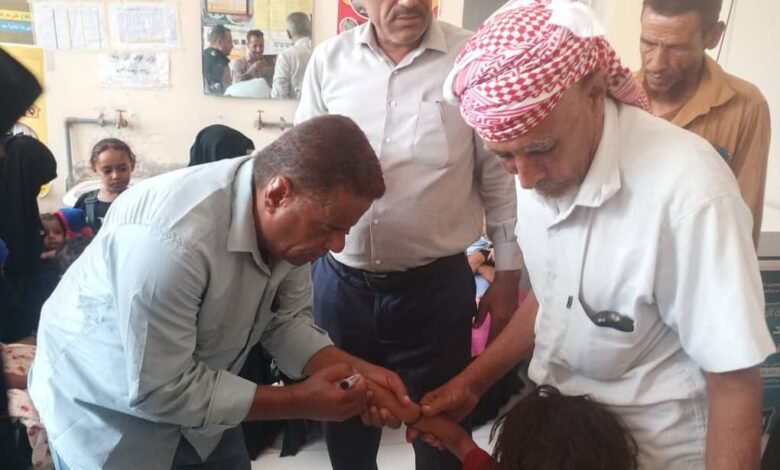 هادي يدشن حملة التحصين ضد شلل الأطفال في مديرية الأزارق