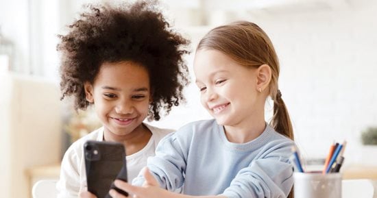 تكنولوجيا  – “طفولة بلا هواتف ذكية”.. حلم الآباء حول العالم