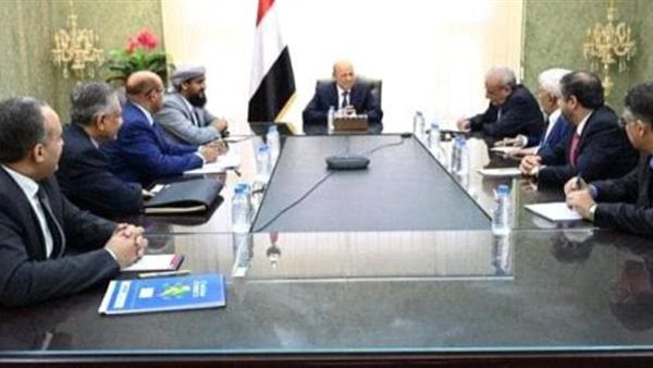 مجلس القيادة يعقد اجتماعًا طارئًا لمناقشة الأوضاع المعيشية والتهديدات الحوثية