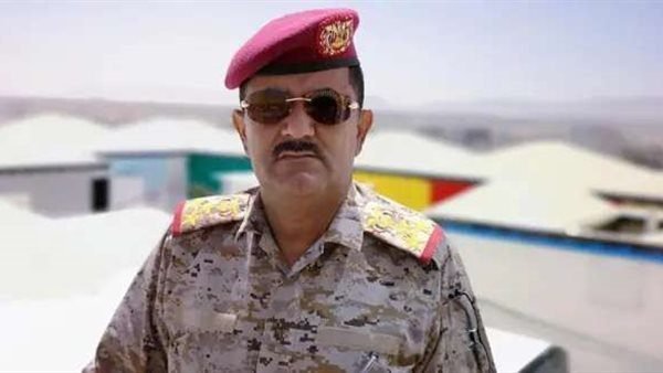 وزير الدفاع يشيد بأداء الأجهزة الأمنية لتأمين المتظاهرين في عدن