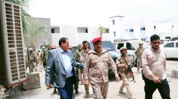 اللواء الشعيبي يستقبل وزير الدفاع الداعري بالعاصمة عدن 
