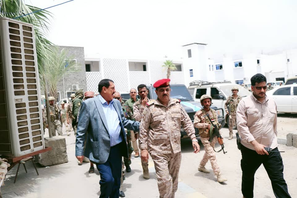 اللواء الشعيبي يستقبل وزير الدفاع الداعري بالعاصمة عدن 