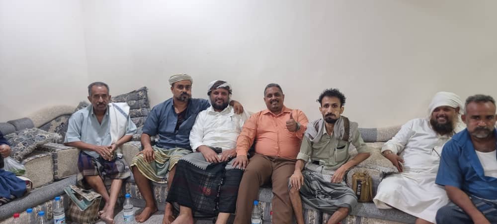 جلسة أخوية بين القائد نبيل المشوشي وأبناء العقارب في العاصمة عدن 