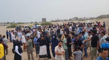 المئات يشاركون في تشييع رجل الاعمال انجل الشعيبي في العاصمة عدن 