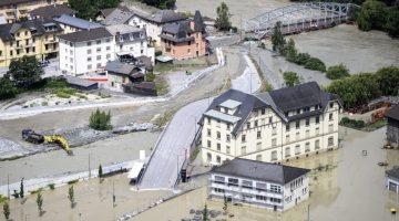 مصرع 5 أشخاص جراء فيضانات في سويسرا وفرنسا