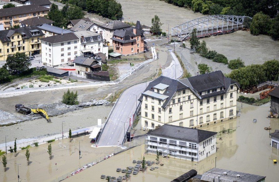 مصرع 5 أشخاص جراء فيضانات في سويسرا وفرنسا