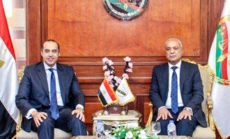 وزير الشؤون النيابية يهنئ رئيس النيابة الإدارية بتوليه منصبه