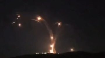 بعشرات الصواريخ.. حزب الله اللبناني يقصف شمالي إسرائيل (فيديو)