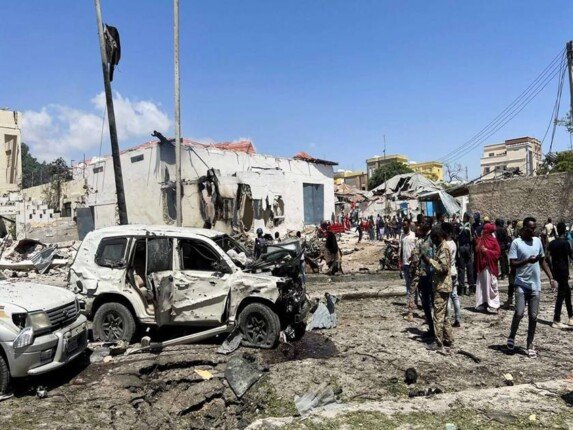 بعد استهداف مقهى بالعاصمة الصومالية.. مرصد الأزهر يحذر